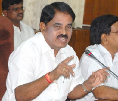 AP_minister_palle_raghunath_reddy_fires_on_raghu_veera_reddy_niharonline