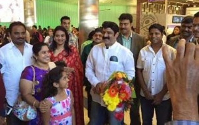 Balakrishna_at_Los_Angeles_Airport_niharonline