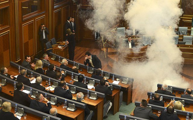 Kosovo_Parliament_pepper_spray_tear_gas_attack_niharonline