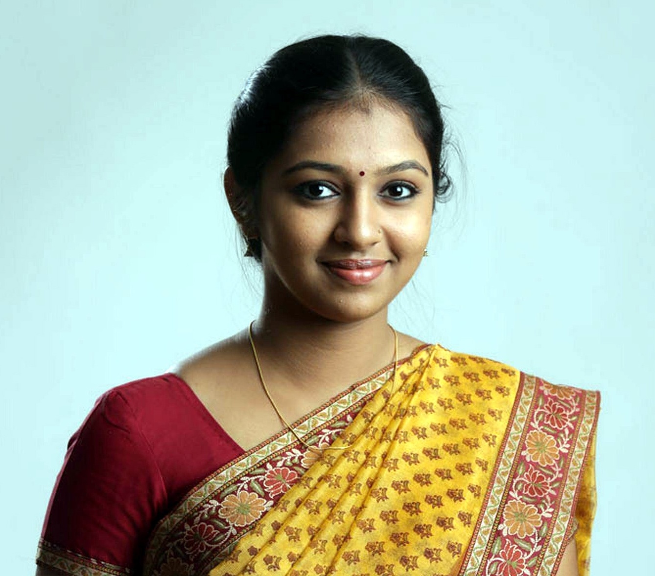 Lakshmi_Menon_inter_pass_niharonline