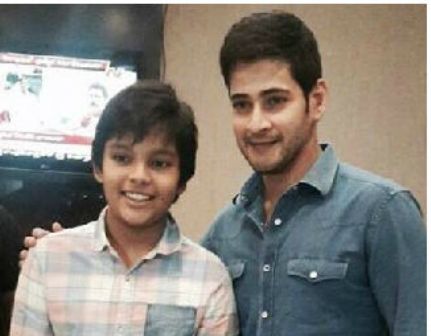 Mahesh_akiranandan_hyd_airport_aug5_niharonline