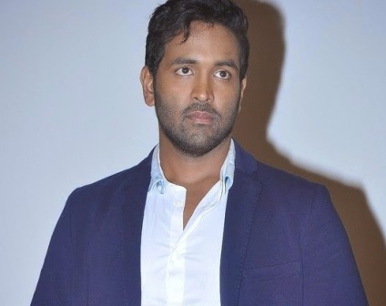 Manchu_Vishnu_fire_on_media_about_manoj_wedding_pics_niharonline.jpg