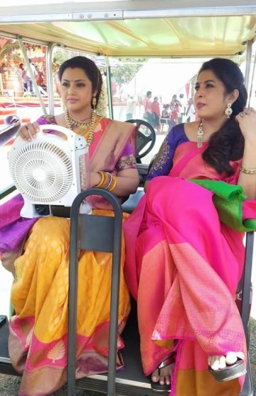 Meena-And-Ramya-manchu-kanchu-movie-shooting-relax-niharonline