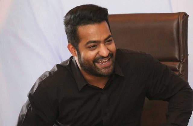 NTR-janatha-garage-beats-baahubali-kerala-niharonline