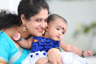 Raasi_with_daughter_rithima_niharonline