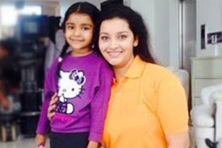 Renu-desai-tweets-niharonline