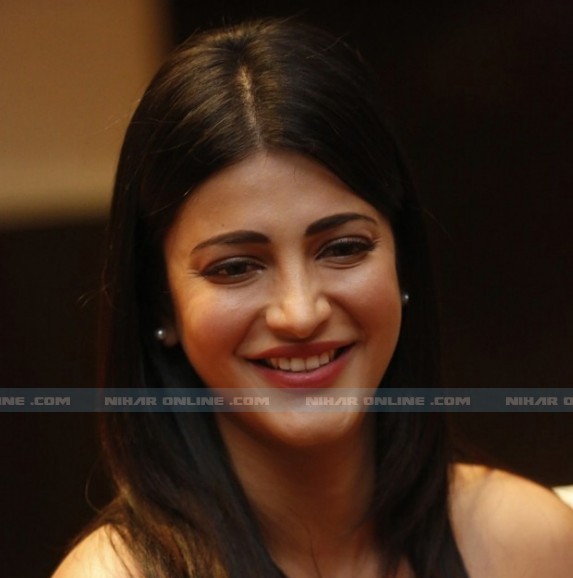 Shruti_Haasan_At_Srimanthudu_Promotions_niharonline_(28)