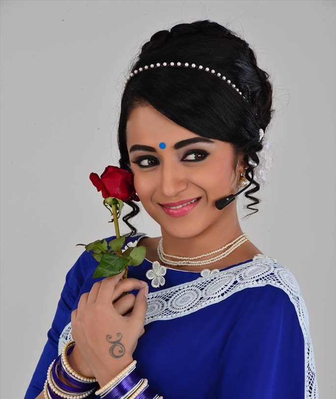 Trisha_in_nayaki_movie_niharonline