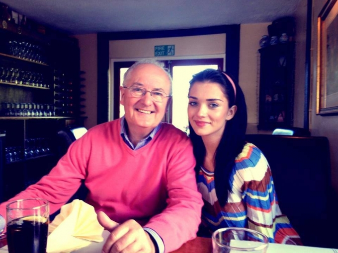 amy_ackson_with_father_niharonline