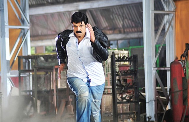 balayya-risky-stunts-for-dictator-movie-niharonline