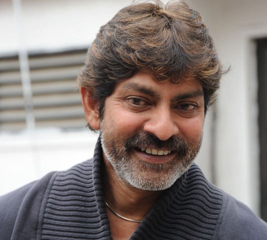 jagapathi_babu_desire_to_act_like_ayanakiddaru_niharonline