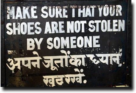 kanpur_person_shoes_stolen_kalkaji_temple_delhi_niharonline