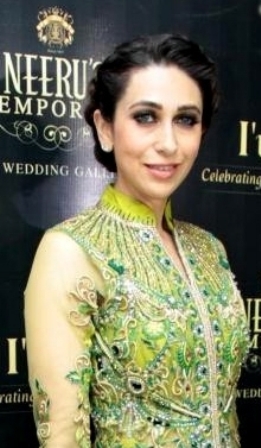 karishma_kapoor_neerus_niharonline