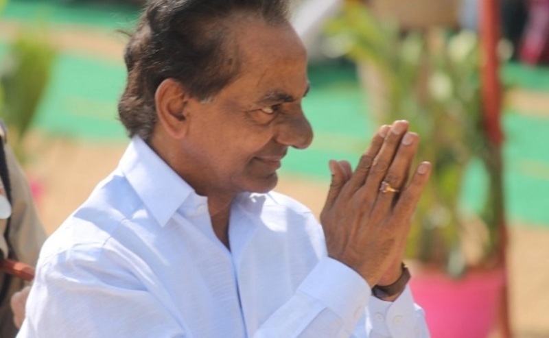 kcr-meets-chandra-babu-at-vijayawada-camp-office-niharonline