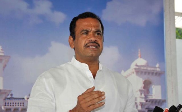 komatireddy-venkata-reddy-won-nalgonda-MLC-niharonline