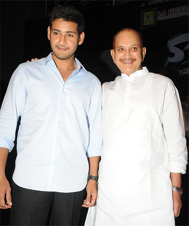 krishna_maheshbabu_birthday_gift_niharonline