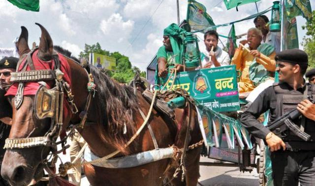 lalu_prasad_yadav_horse_rally_peta_bihar_election_niharonline