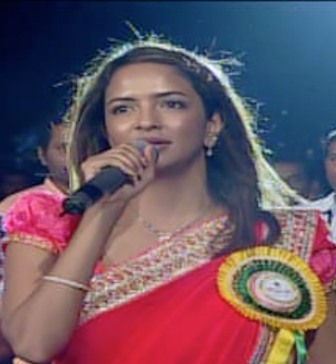 Lakshmi_Manchu_singing_niharonline