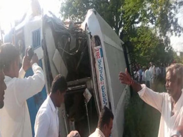 nalgonda-bus-lorry-road-accident-15-killed-niharonline
