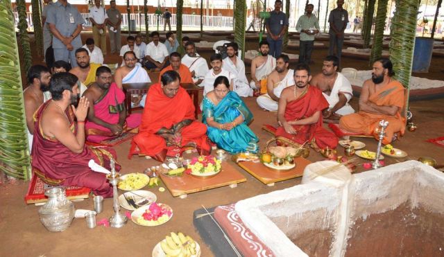 national-media-special-story-on-Ayutha-Chandi-Yagam-by-KCR-niharonline