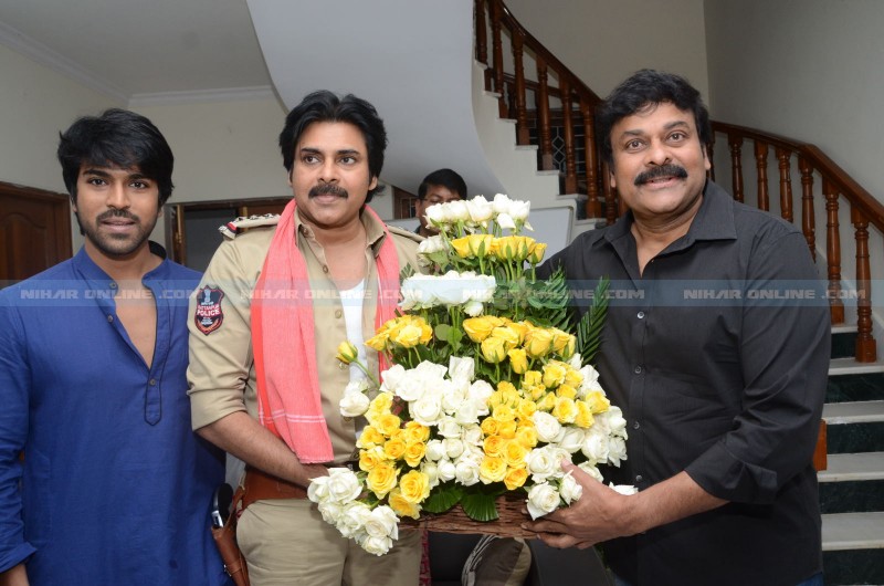 pawan-kalyan-meets-chiru-and-charan-photos-niharonline