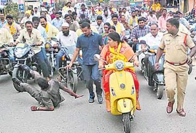 peethala_sujatha_bike_ride_troubles_her_gun_men_niharonline