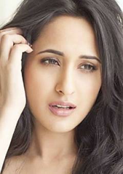 pragya-jaiswal-movie-not-act-with-mahesh-niharonline