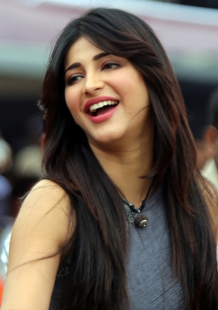 shruti_hassan_on_mubai_metro_niharonline