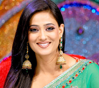 shweta_tiwari_BIG_B_4_winner_niharonline