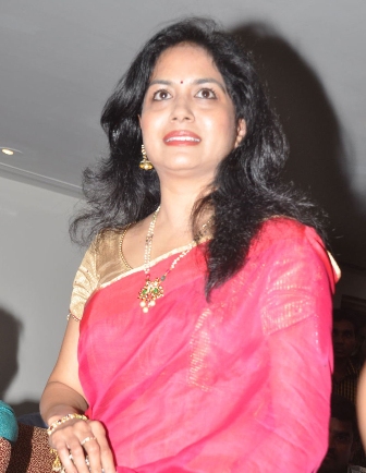 singer_sunitha_turned_into_actress_niharonline