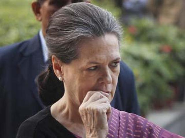 sonia-gandhi-about-rajeev-gandhi-handsome-guy-marriage-niharonline.jpg