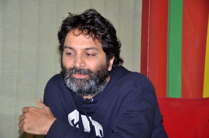 trivikram_not_take_remunaration_from_aa_aaa_movie_niharonline