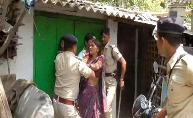 woman-assaulted-by-cops-patna-niharonline